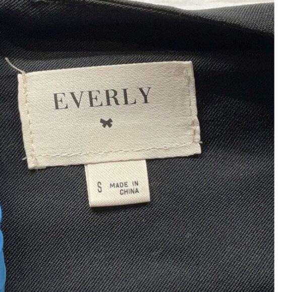 Everly Women’s Black Jumpsuit Size Small Sleeveless Ankle Length Flared Leg - Picture 3 of 3